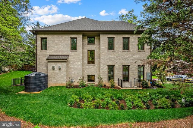 3031 N STUART ST, Arlington, VA 22207