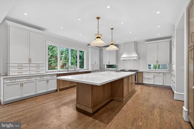 3031 N STUART ST, Arlington, VA 22207