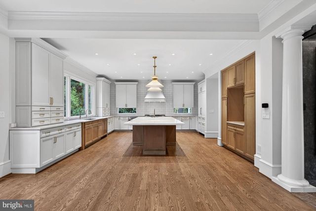 3031 N STUART ST, Arlington, VA 22207