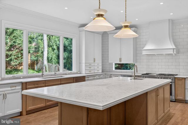 3031 N STUART ST, Arlington, VA 22207