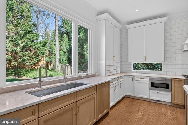 3031 N STUART ST, Arlington, VA 22207