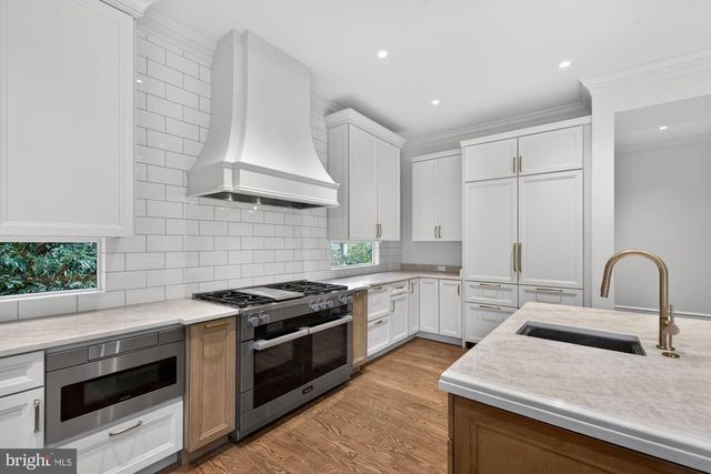 3031 N STUART ST, Arlington, VA 22207