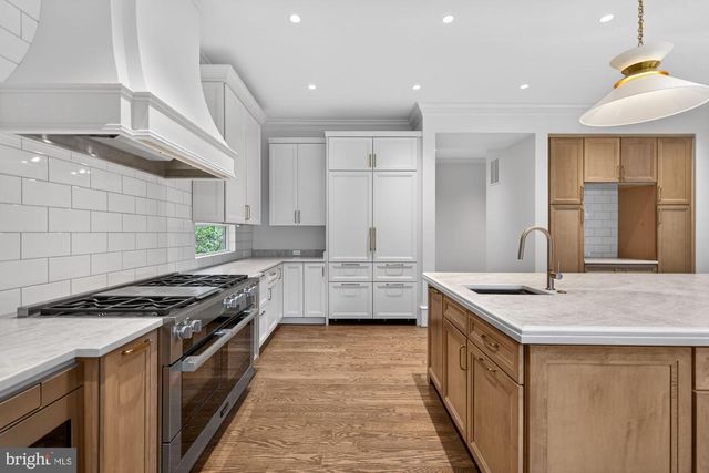 3031 N STUART ST, Arlington, VA 22207