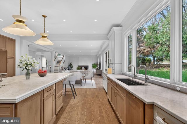 3031 N STUART ST, Arlington, VA 22207