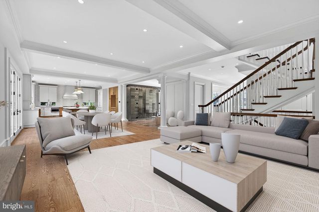 3031 N STUART ST, Arlington, VA 22207