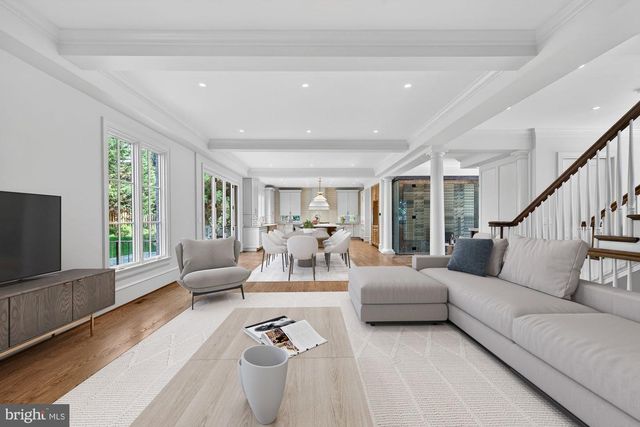 3031 N STUART ST, Arlington, VA 22207