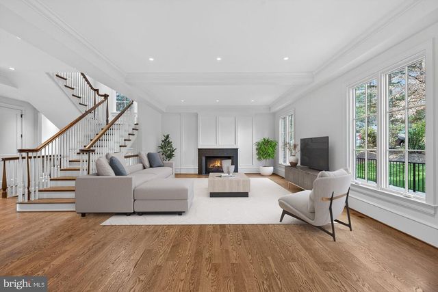 3031 N STUART ST, Arlington, VA 22207