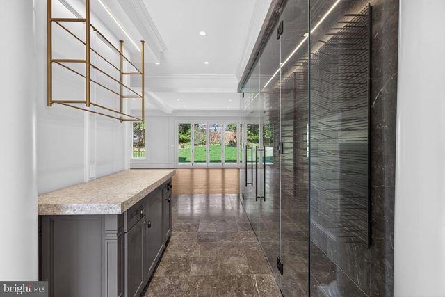 3031 N STUART ST, Arlington, VA 22207
