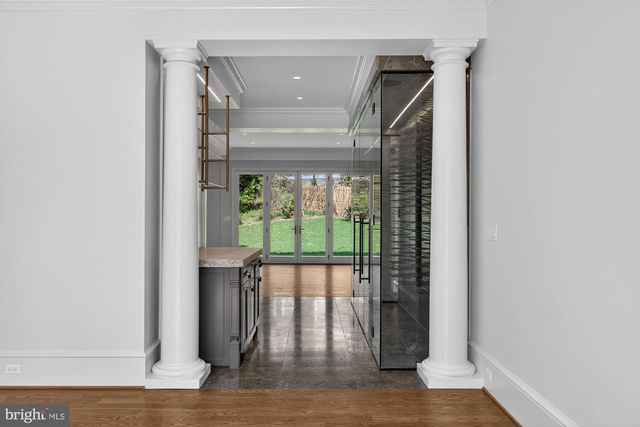 3031 N STUART ST, Arlington, VA 22207