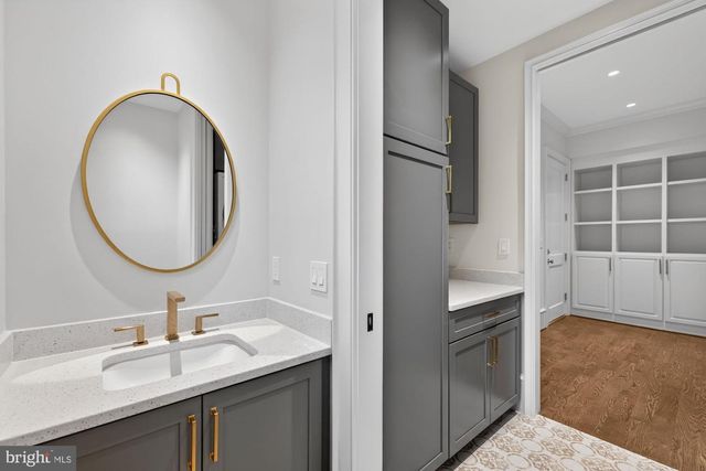 3031 N STUART ST, Arlington, VA 22207