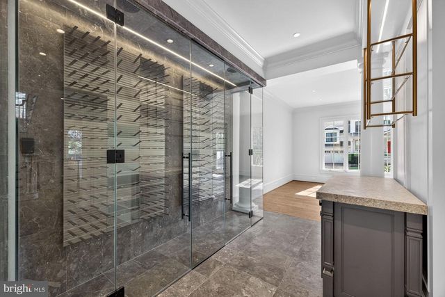 3031 N STUART ST, Arlington, VA 22207