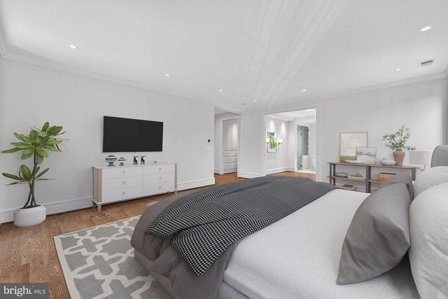 3031 N STUART ST, Arlington, VA 22207