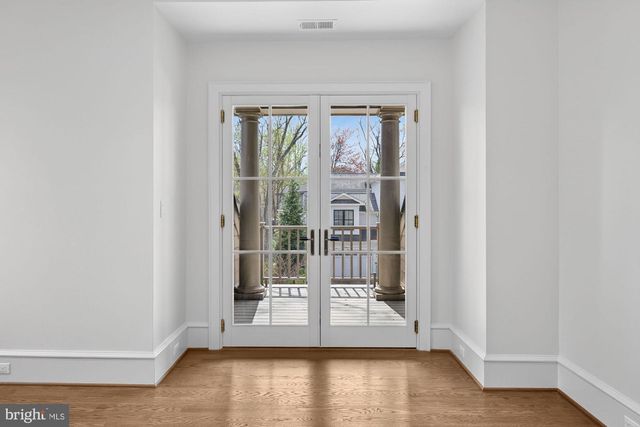 3031 N STUART ST, Arlington, VA 22207