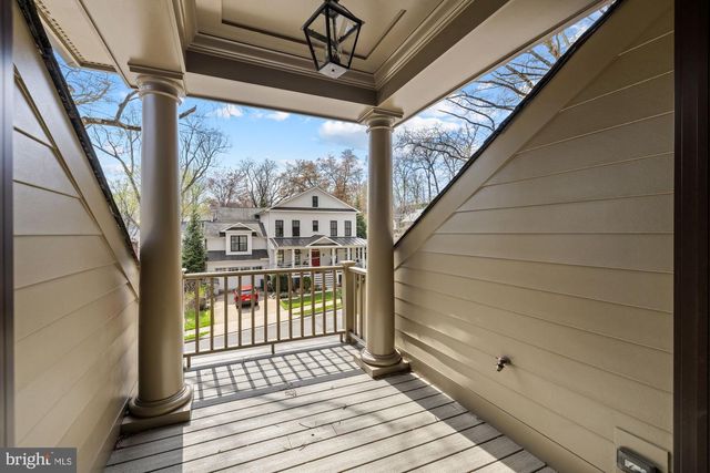 3031 N STUART ST, Arlington, VA 22207