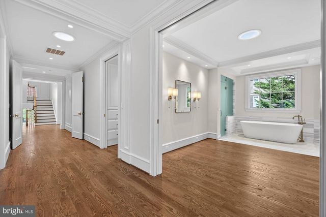 3031 N STUART ST, Arlington, VA 22207