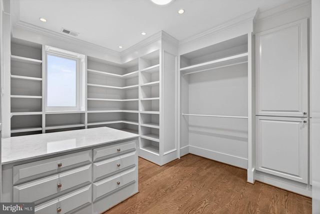 3031 N STUART ST, Arlington, VA 22207