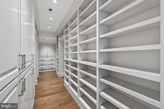 3031 N STUART ST, Arlington, VA 22207