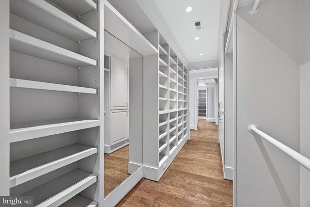 3031 N STUART ST, Arlington, VA 22207