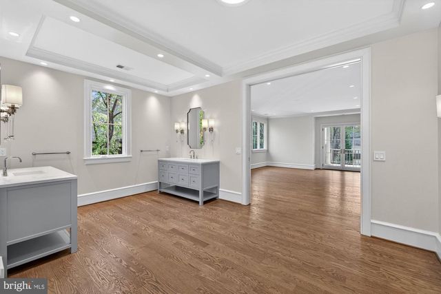 3031 N STUART ST, Arlington, VA 22207