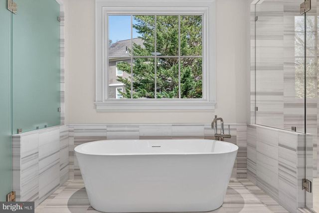 3031 N STUART ST, Arlington, VA 22207