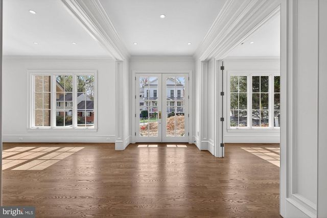 3031 N STUART ST, Arlington, VA 22207