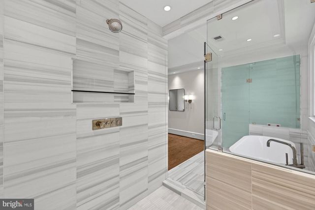 3031 N STUART ST, Arlington, VA 22207