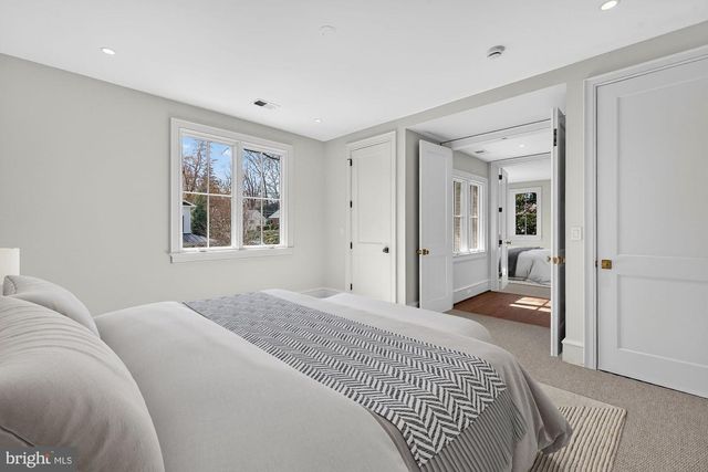 3031 N STUART ST, Arlington, VA 22207