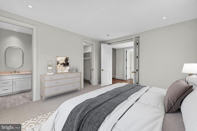 3031 N STUART ST, Arlington, VA 22207