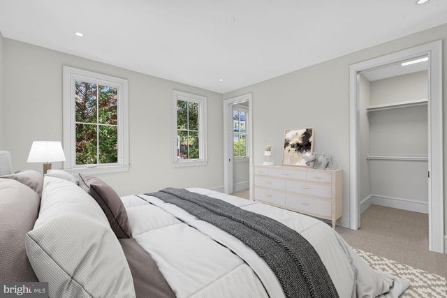3031 N STUART ST, Arlington, VA 22207