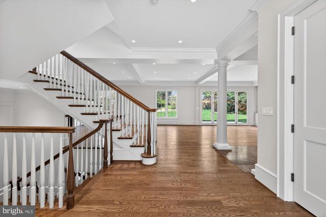 3031 N STUART ST, Arlington, VA 22207