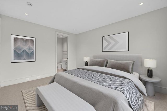 3031 N STUART ST, Arlington, VA 22207