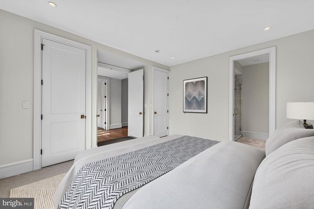 3031 N STUART ST, Arlington, VA 22207