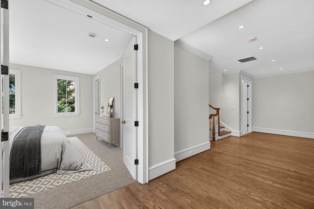 3031 N STUART ST, Arlington, VA 22207