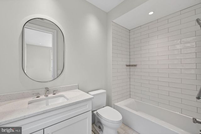 3031 N STUART ST, Arlington, VA 22207