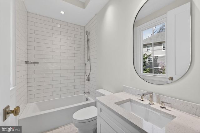 3031 N STUART ST, Arlington, VA 22207