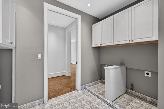 3031 N STUART ST, Arlington, VA 22207