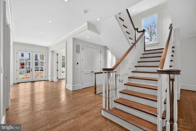 3031 N STUART ST, Arlington, VA 22207