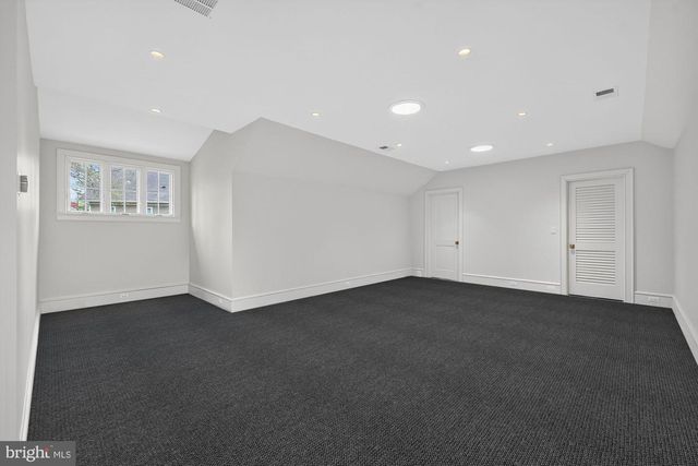 3031 N STUART ST, Arlington, VA 22207