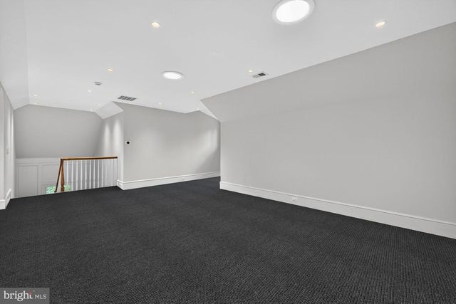 3031 N STUART ST, Arlington, VA 22207