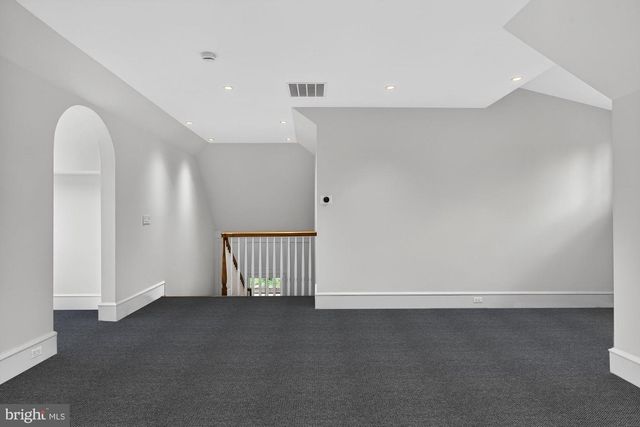 3031 N STUART ST, Arlington, VA 22207