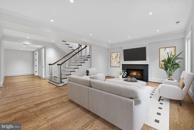 3031 N STUART ST, Arlington, VA 22207