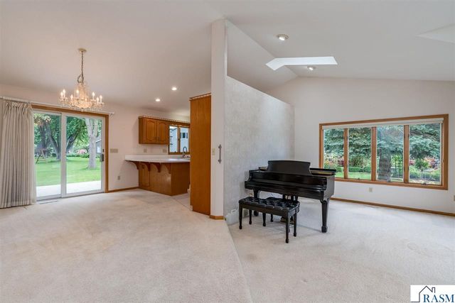 2286 Northridge Drive, North Mankato, MN 56003