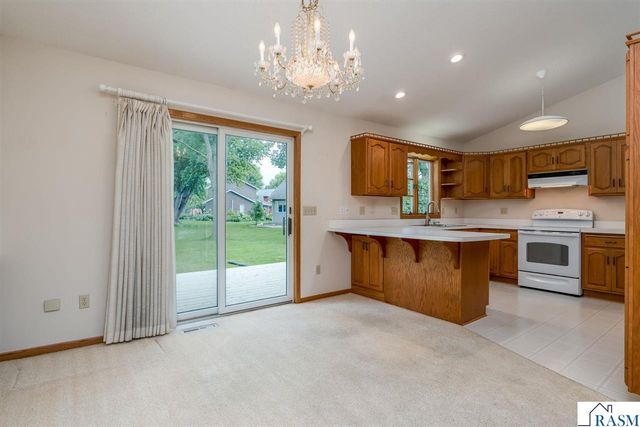 2286 Northridge Drive, North Mankato, MN 56003