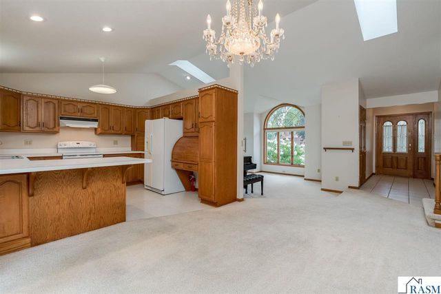 2286 Northridge Drive, North Mankato, MN 56003