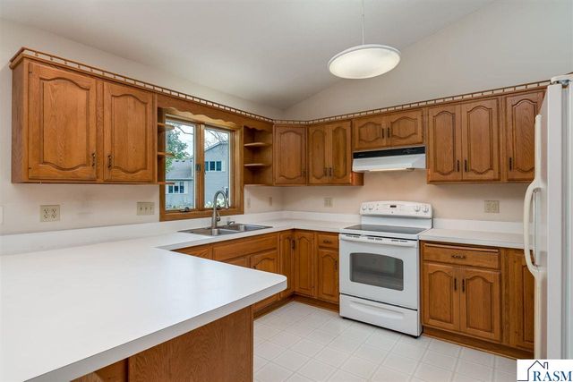 2286 Northridge Drive, North Mankato, MN 56003