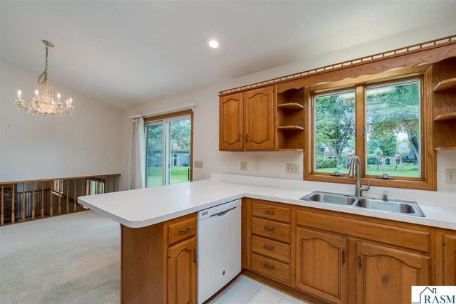2286 Northridge Drive, North Mankato, MN 56003
