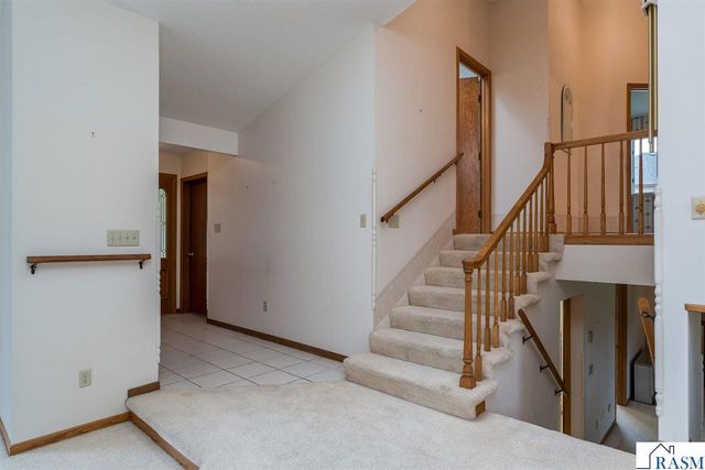 2286 Northridge Drive, North Mankato, MN 56003