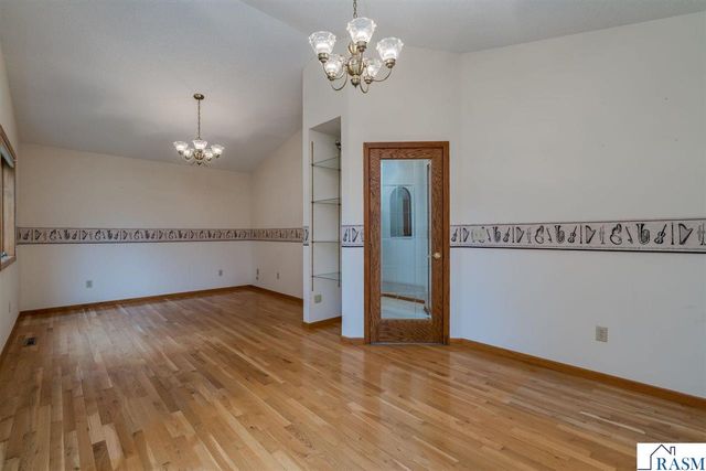 2286 Northridge Drive, North Mankato, MN 56003