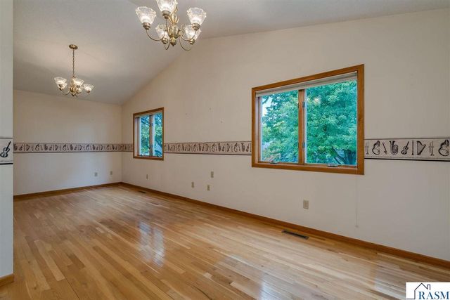 2286 Northridge Drive, North Mankato, MN 56003