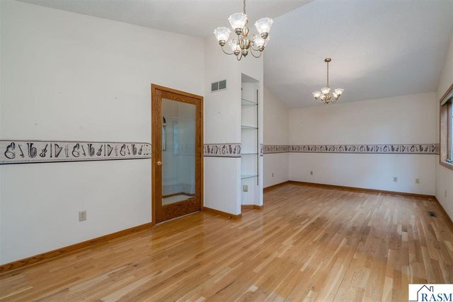 2286 Northridge Drive, North Mankato, MN 56003